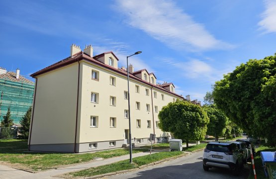 Zateplení obvodového pláště a rekonstrukce balkonů BD Jungmannova 870,872, Kuřim