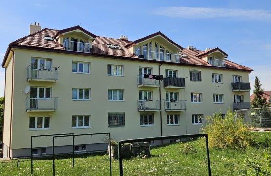 Zateplení obvodového pláště a rekonstrukce balkonů BD Jungmannova 870,872, Kuřim